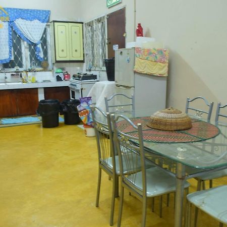 Teratak Ibunda Guest House Кота-Бару Экстерьер фото