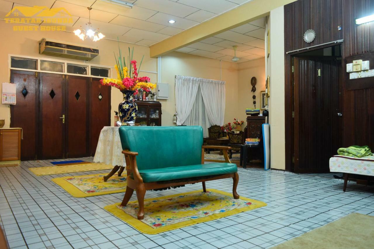 Teratak Ibunda Guest House Кота-Бару Экстерьер фото